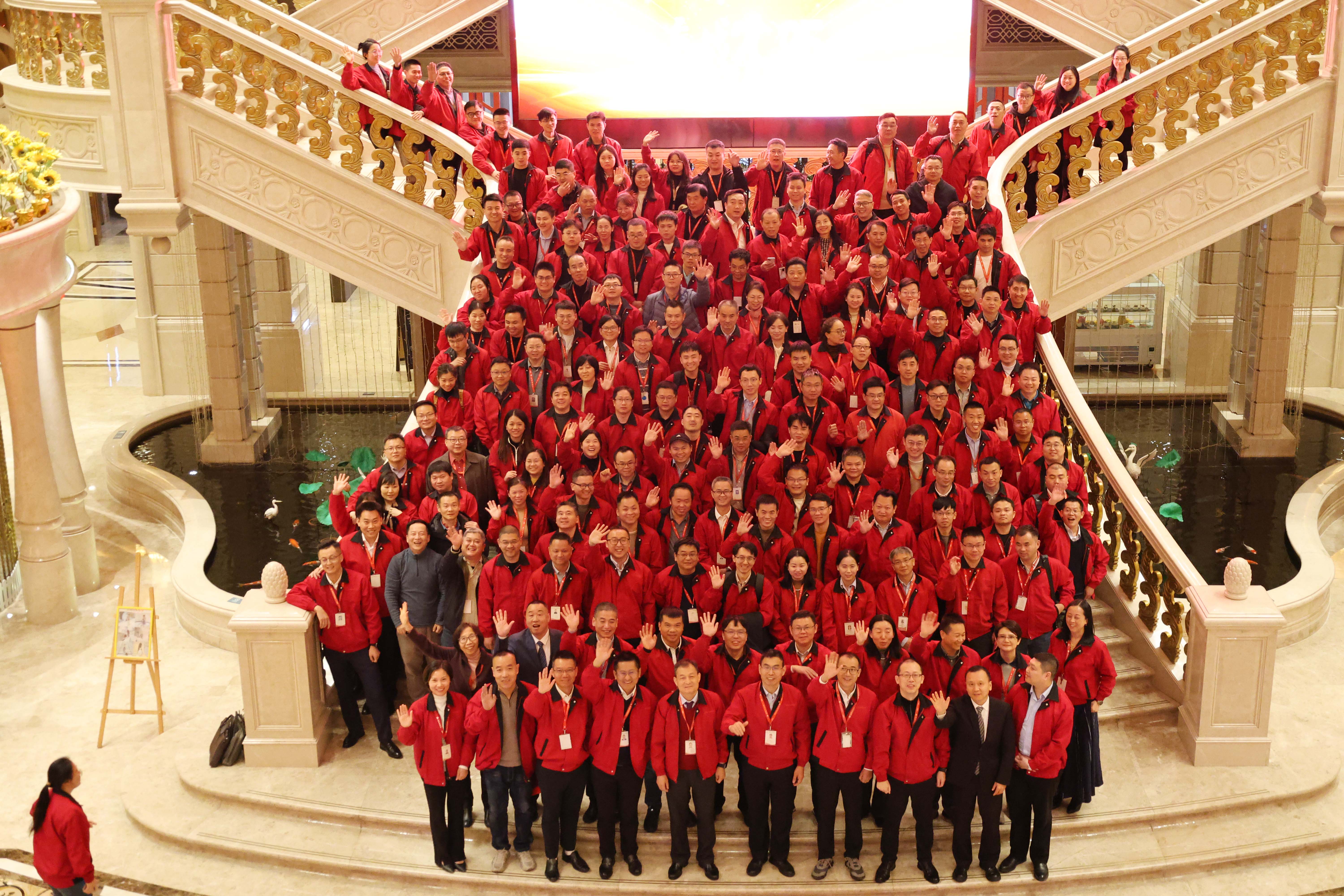 立异求变，，，，，提质增效！尊龙抖圈官网科技2024年终总结大会乐成召开