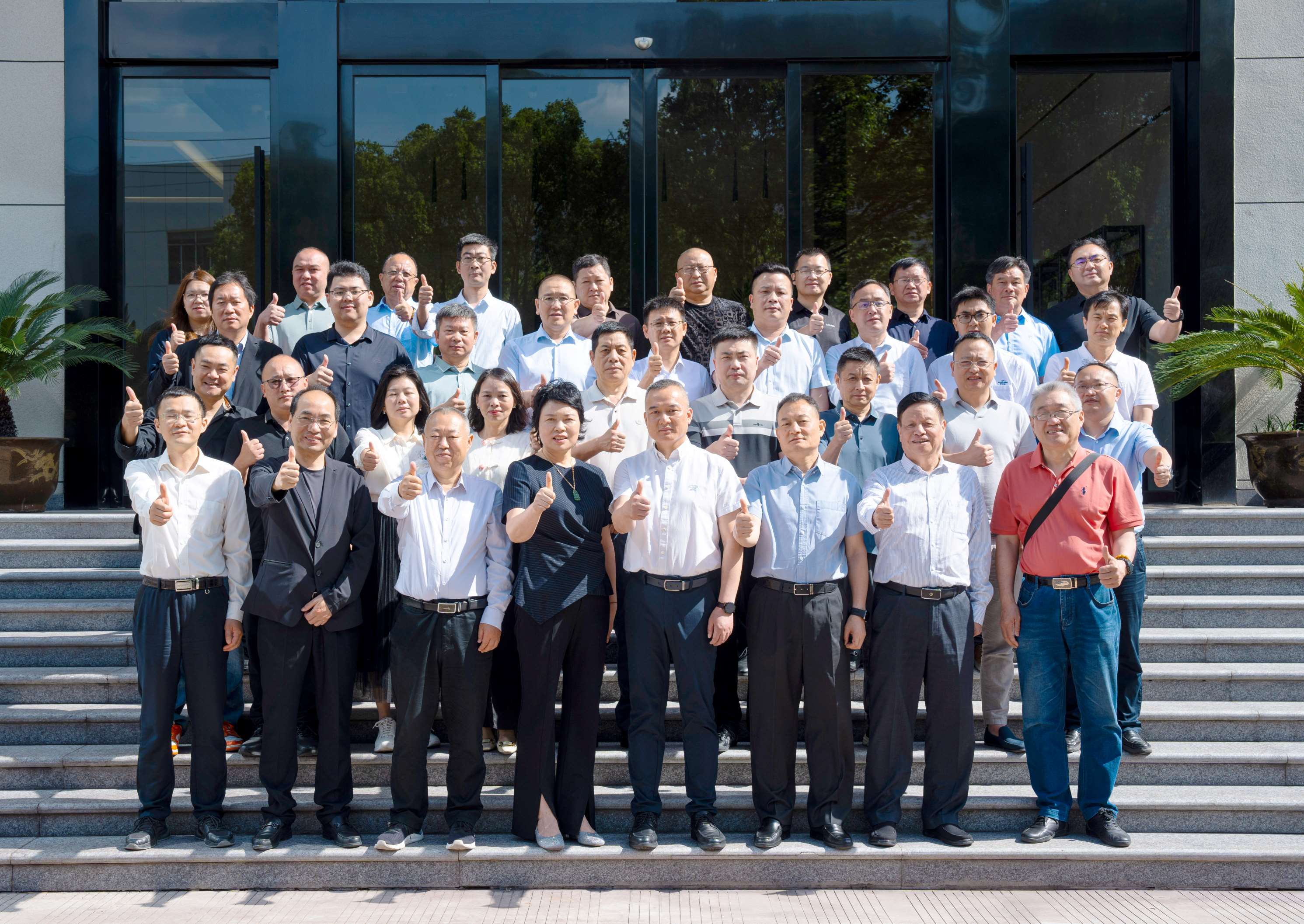 凝聚共识，，，，，，，，同营生长！尊龙抖圈官网出席中电元协会电子变压器分会聚会